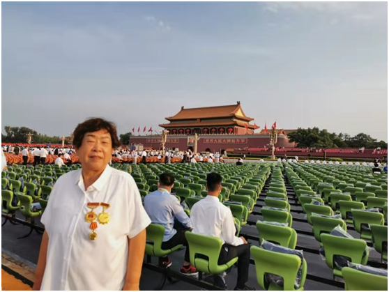 开云唯一官网退休教师高英受邀参加在京庆祝中国共产党成立100周年大会